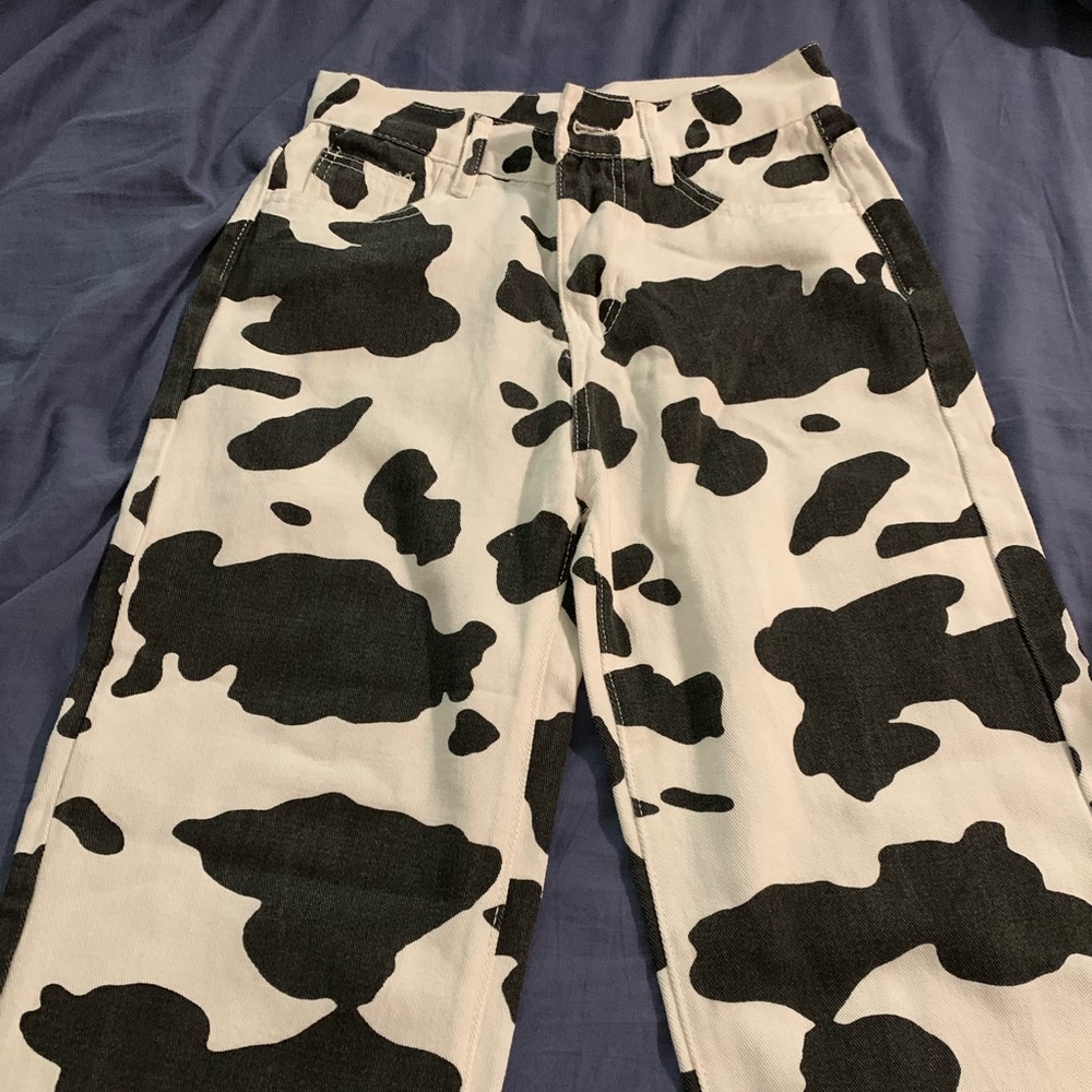 RAEfashionCo Women’s Trendy Cow Print Jeans Pants, relaxed fit, Small 25W